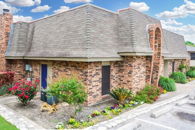 Photo - Riverwood Apartments