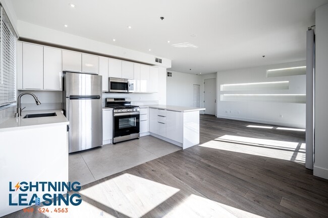 Building Photo - 8813 Burton Way Unit 511D Rental