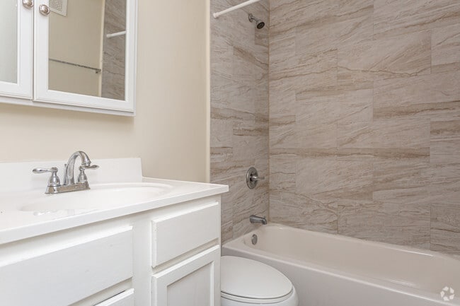 2 BR, 1 BA - 965 SF