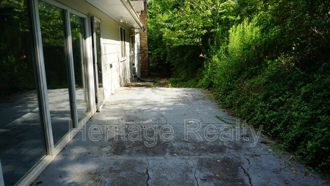 Photo - 529 Bardon Rd NW