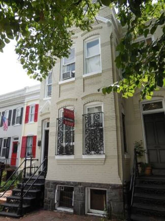 Building Photo - $4500 / 4br - Sunny 4 Bedroom 2 Bath Georg... Rental