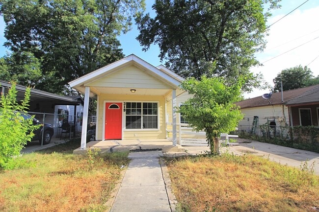 Building Photo - Cute 3 Bedroom, 1 Bath Close to Downtown San Antonio.