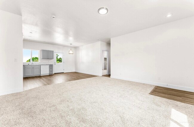 Photo - 1771 Regency Way