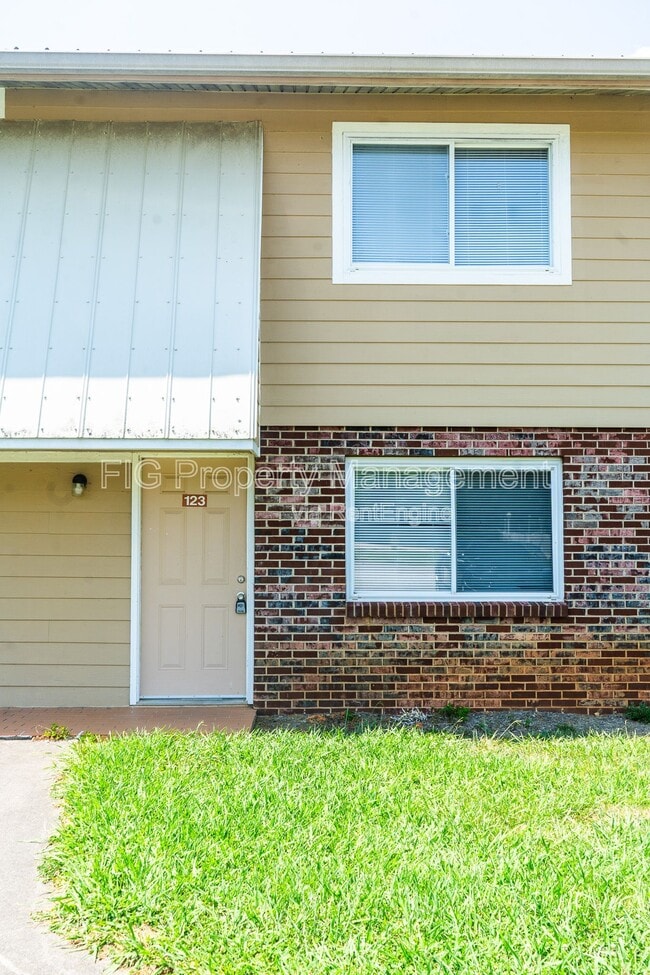 Photo - 123 Louella Dr Apartment