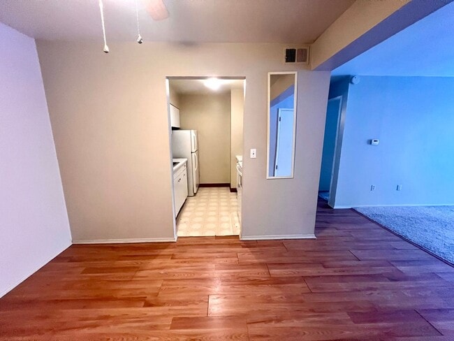 Photo - Twin Oaks - 1 Bed 1 Bath - Cozy Apartment