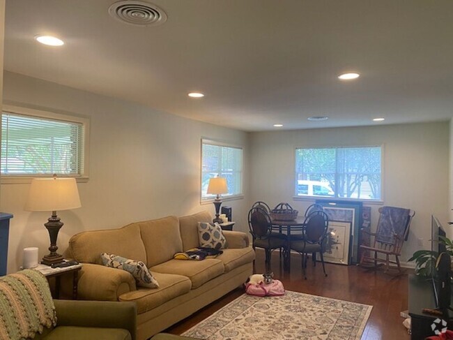 Building Photo - 8082 Sholar Dr Rental