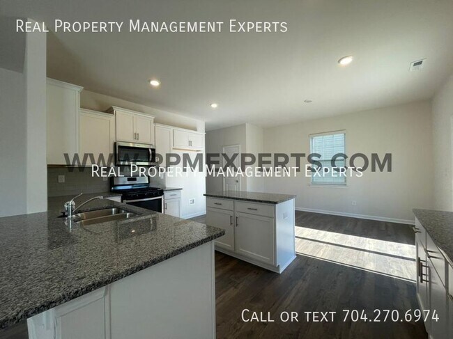 Photo - Luxury 4 Bedroom 2.5 Bath Home in Charlotte!