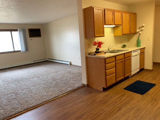 Building Photo - 1401 12th St E Rental