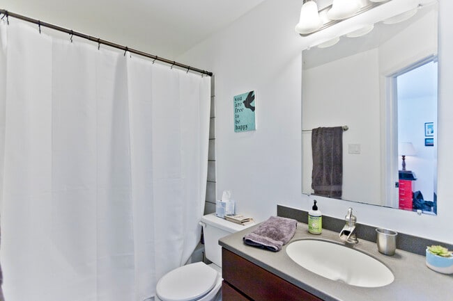 Photo - 1827 W Oakdale Ave