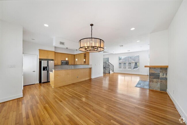 Building Photo - 4707 Caroline St Rental