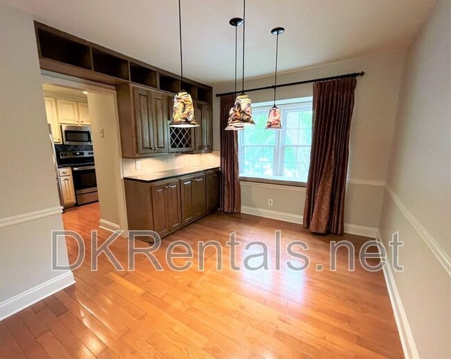 Photo - 82 Montre Square NW