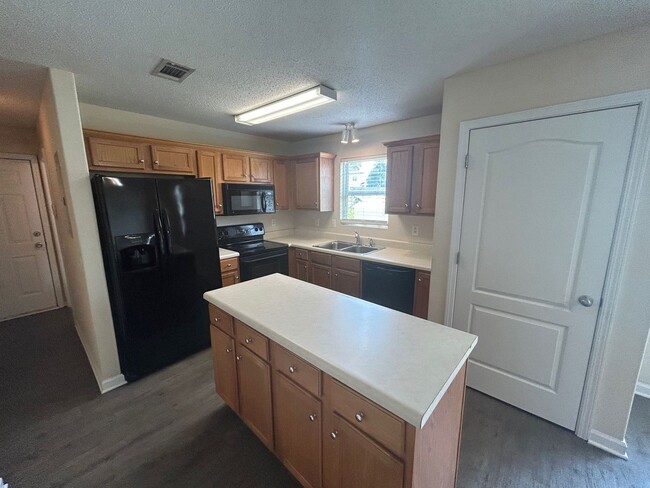 Photo - PRE-LEASING FOR AUGUST 2026!