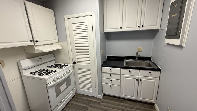 Photo - 1020 W 6th St Unit 1