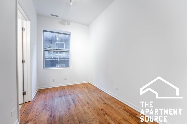 Photo - 5054 N Winthrop Ave Unidad 305