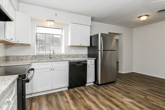 Photo - 1912 Hinckley Rd