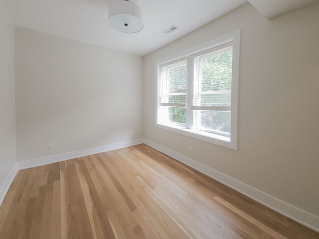 Photo - 2019 W Ainslie St Unit 1