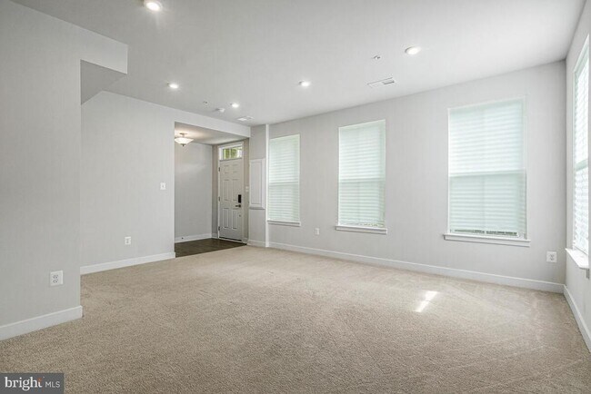 Photo - 3760 Charterhouse Alley