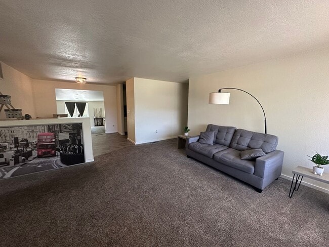 Photo - 3 Bed 1 Bath Home in Ferndale with Fenced Backyard