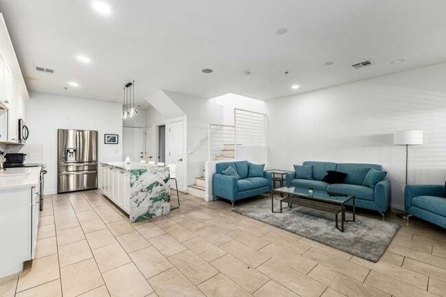 Photo - 1718 W Colter St