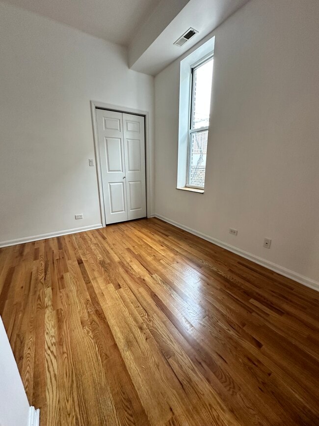 Photo - 1102 N Ashland Ave Unit 2FR