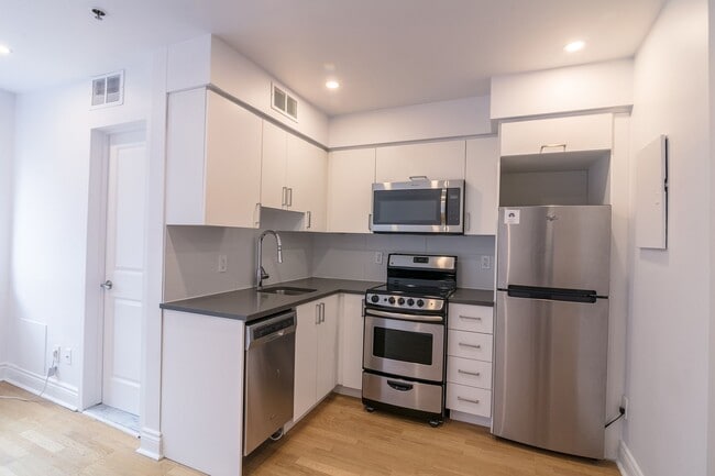 Building Photo - 25 Av des Pins O Unit 323