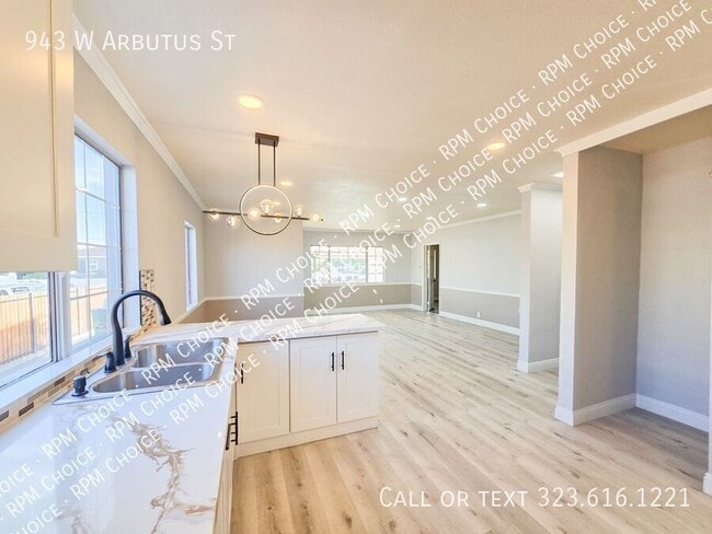 Photo - 943 W Arbutus St