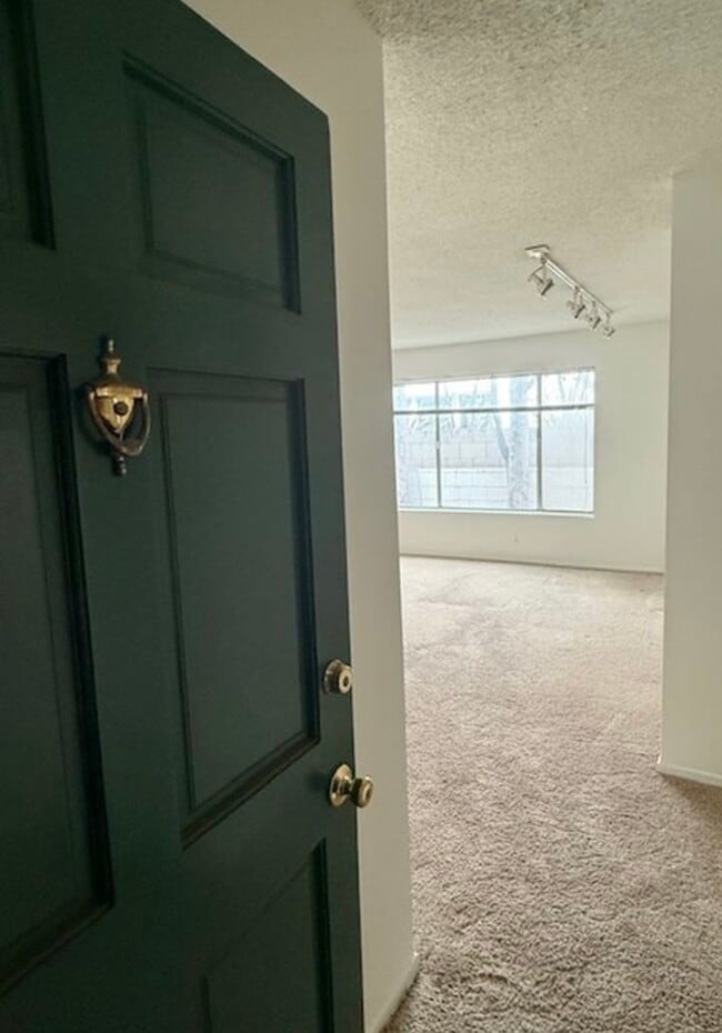 Photo - 1319 Wellesley Ave Unit 104