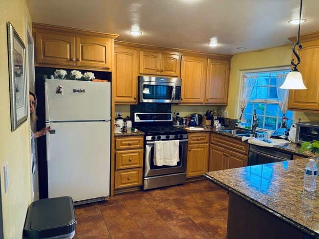Photo - Los Robles Townhome – Flexible Furnishing Options