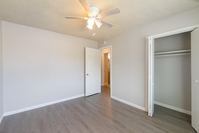 Photo - 1114 E 64th St