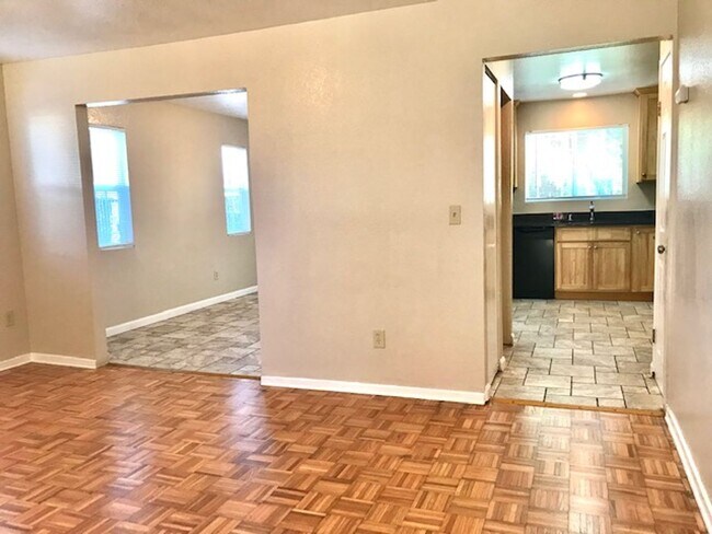 Photo - 3 bed 1.5 bath Townhouse in Richmond - AVA...