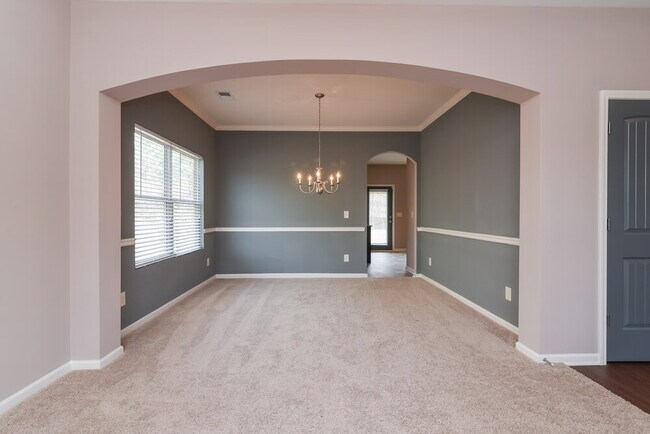 Photo - 929 Walking Stick Trail NE