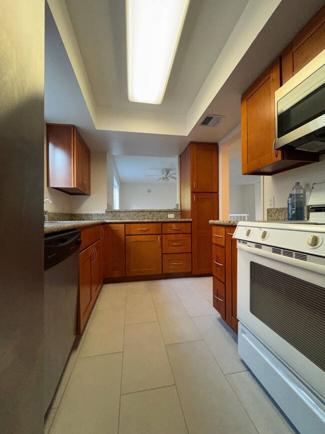 7320 Balboa Blvd Unit 124