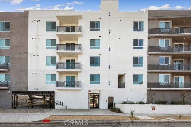 Photo - 11714 Archwood St Unit 406