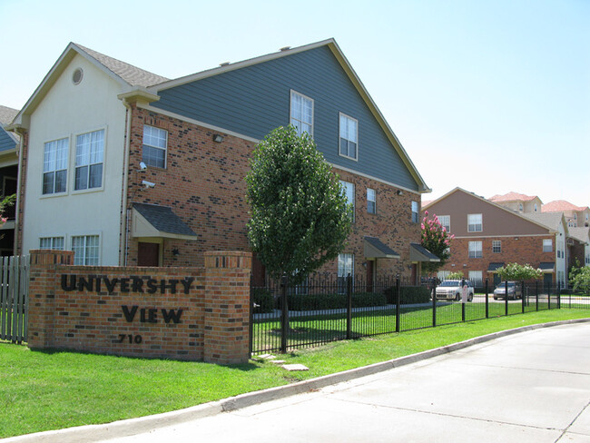 University View Condos - 710 E Boyd Dr Unidad 1705 Rental