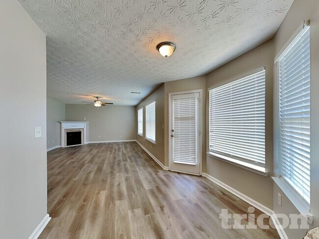 Photo - 305 Sarasota Ln