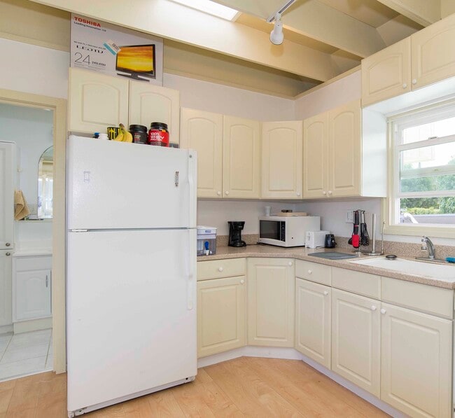 Building Photo - 1153 Kina St Unit kina1bedroom