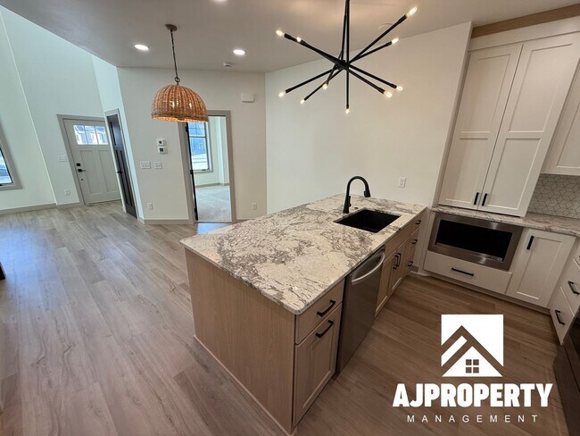 Photo - 8609 W Shoreline Pl