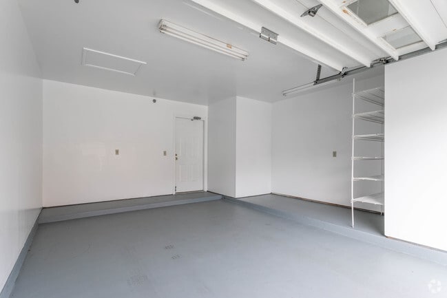 2HAB, 1.5BA - 1,635&nbsp;ft² - Dahlgren Townhomes ** No Cost Utilities *