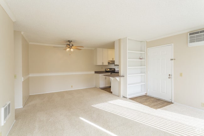 2 BR, 2 BA - 884 SF