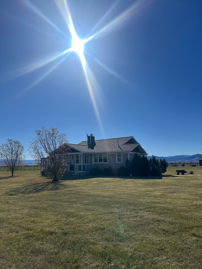 Building Photo - Horse Property