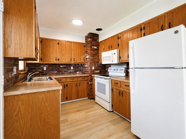 Photo - 255 Taylor Rd