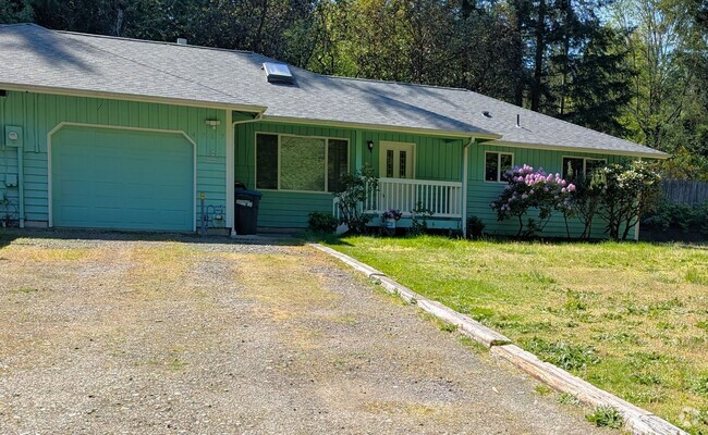 Building Photo - MUST SEE!! Spacious 2 Bedroom Duplex Close... Rental