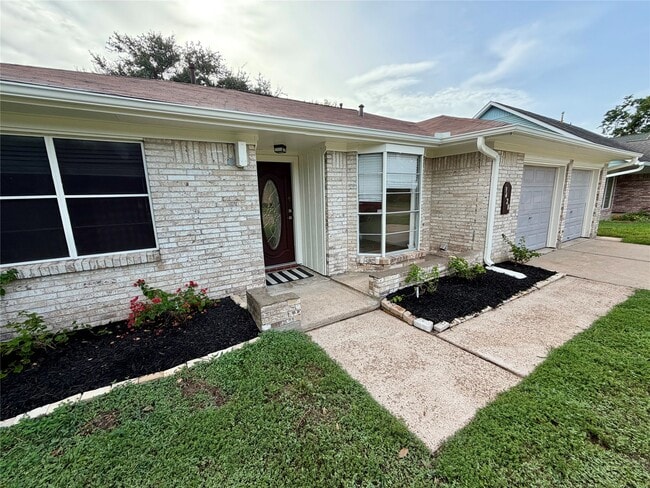 Building Photo - 3428 Hickory Ln