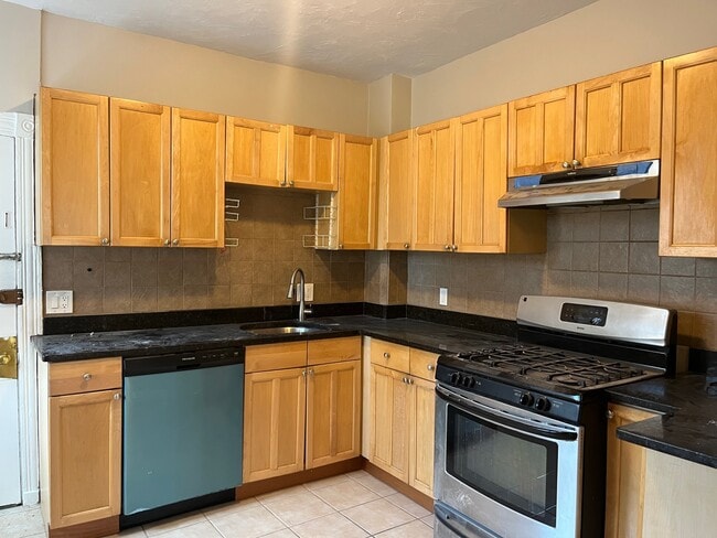 Photo - 10 Glenville Ave Unit 3