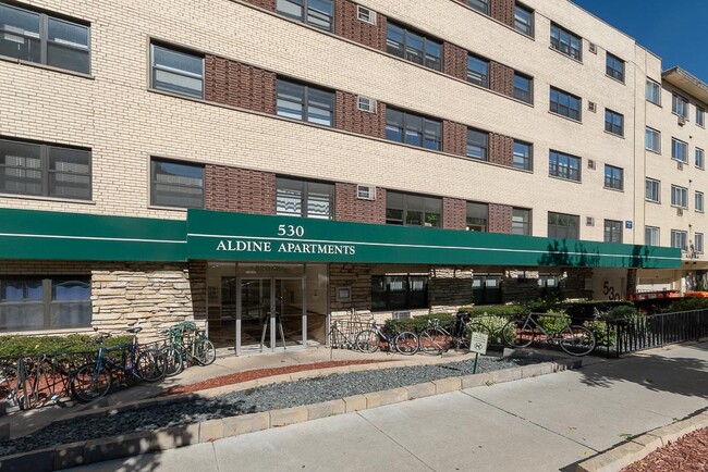 Building Photo - 535 W Aldine Ave Rental