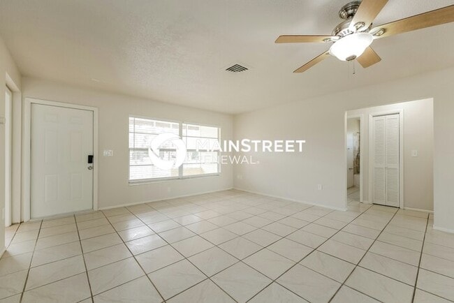 Photo - 3 Bedroom Pet-Friendly Home in ENGLEWOOD, FL with Main Street Renewal