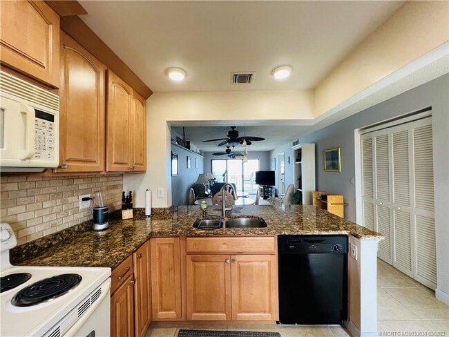 Building Photo - 7430 S Ocean Dr Unit 619B