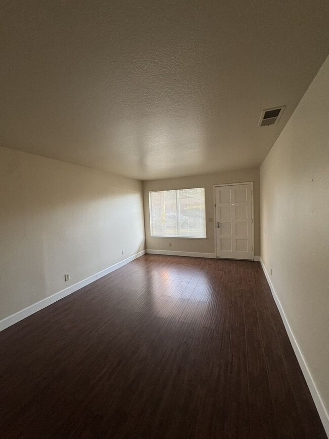 Photo - UPDATED 3 BEDROOM DUPLEX IN SACRAMENTO!