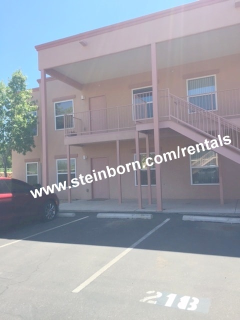 Building Photo - Nice Condo for rent located off Stern