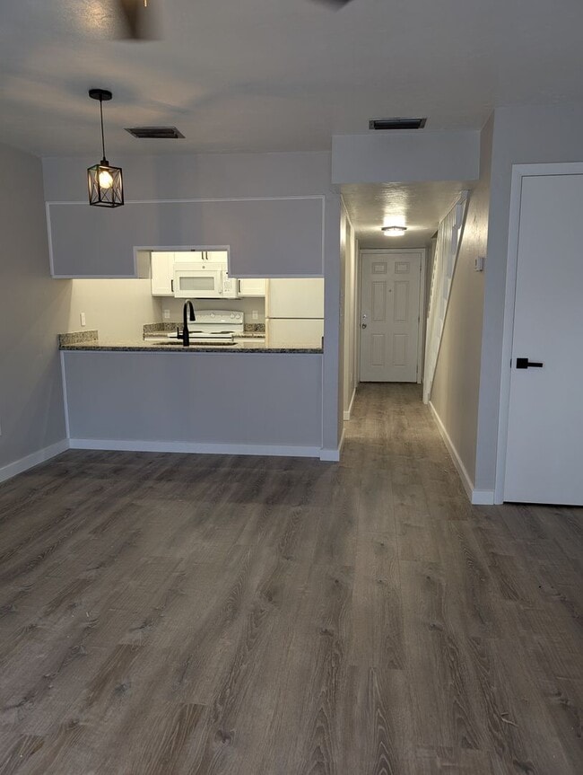 Photo - Foxmoor 2-2.5 Townhouse